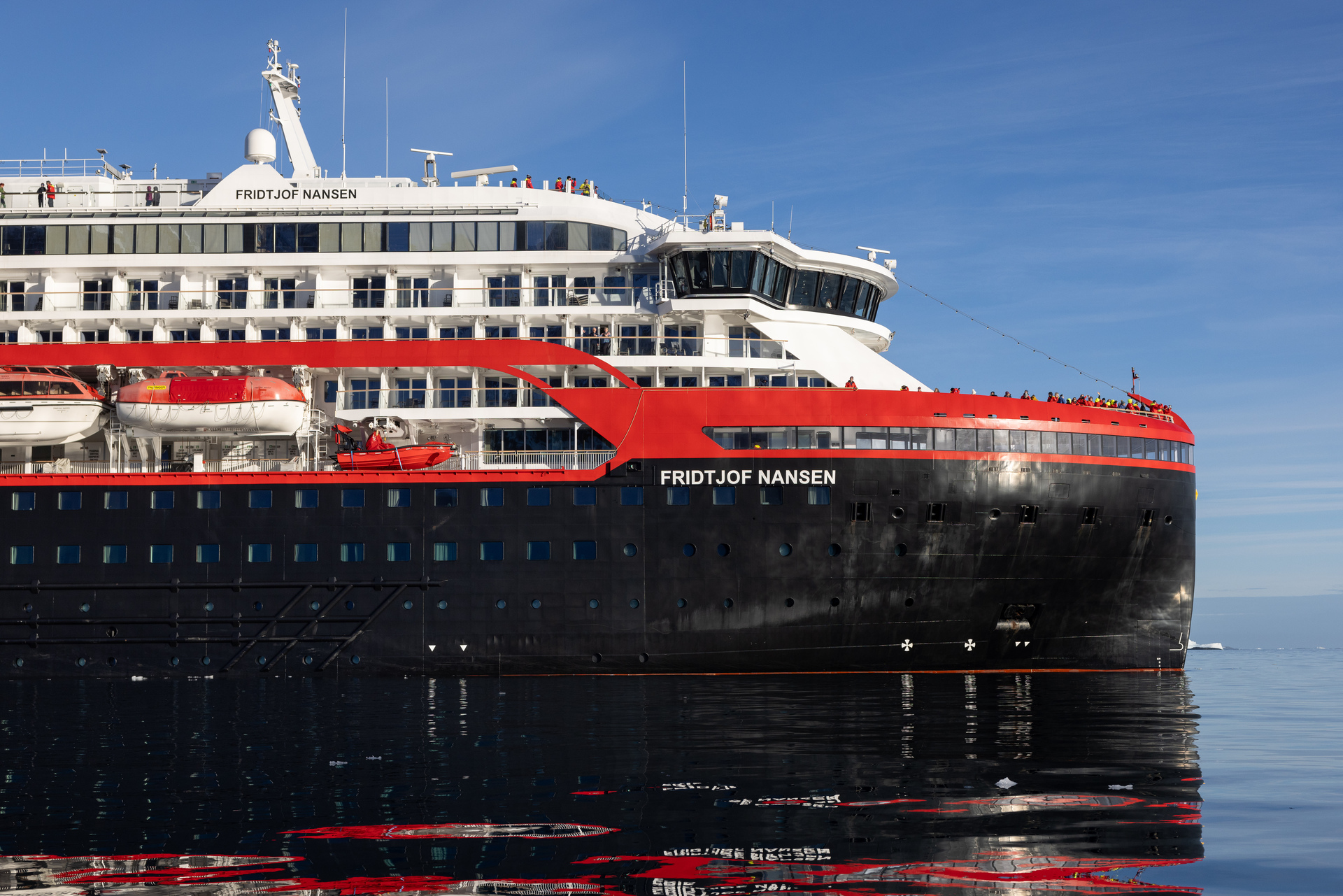 Sailing through Arctic Channels