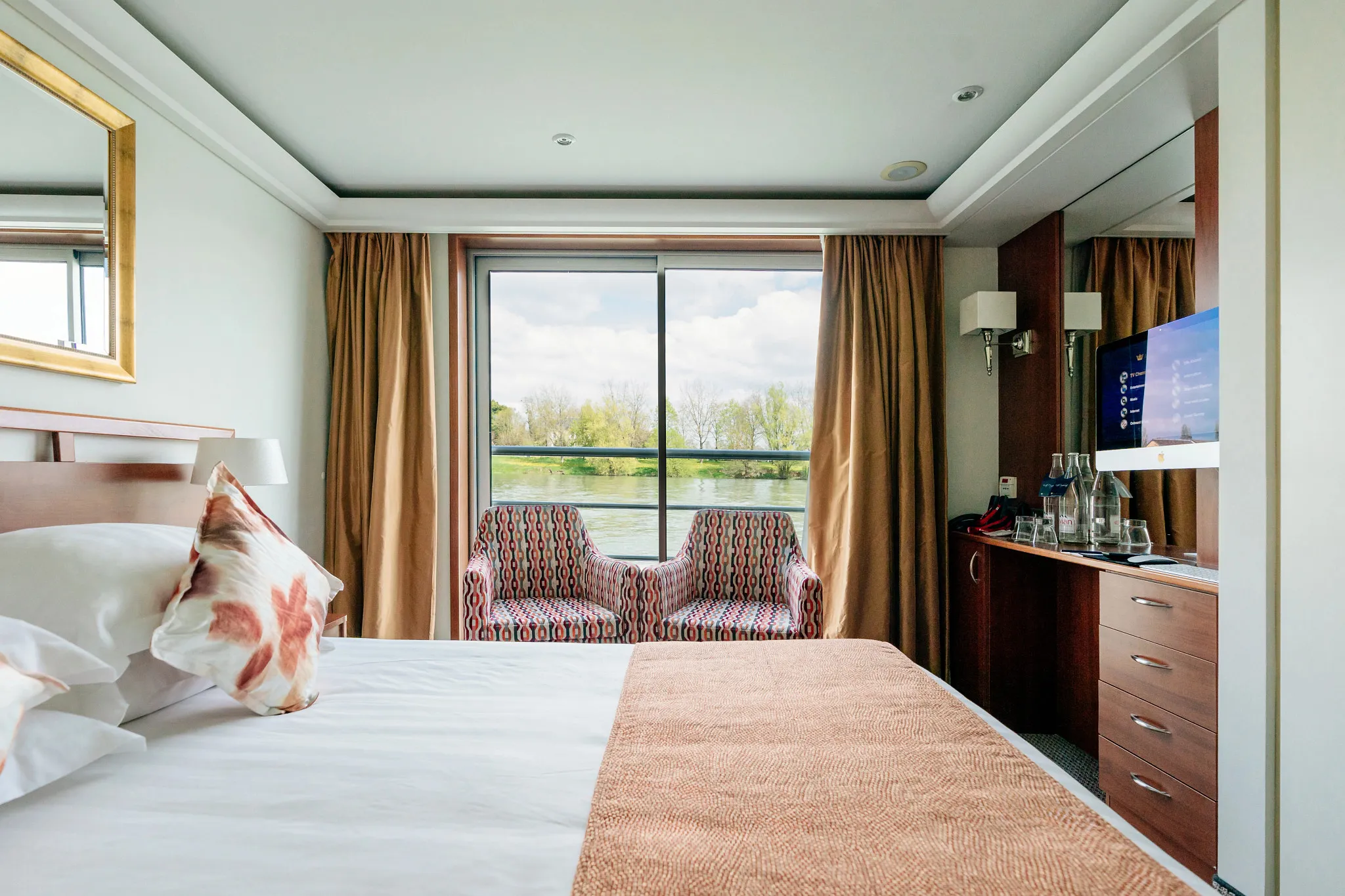 Cruise ship details and amenities