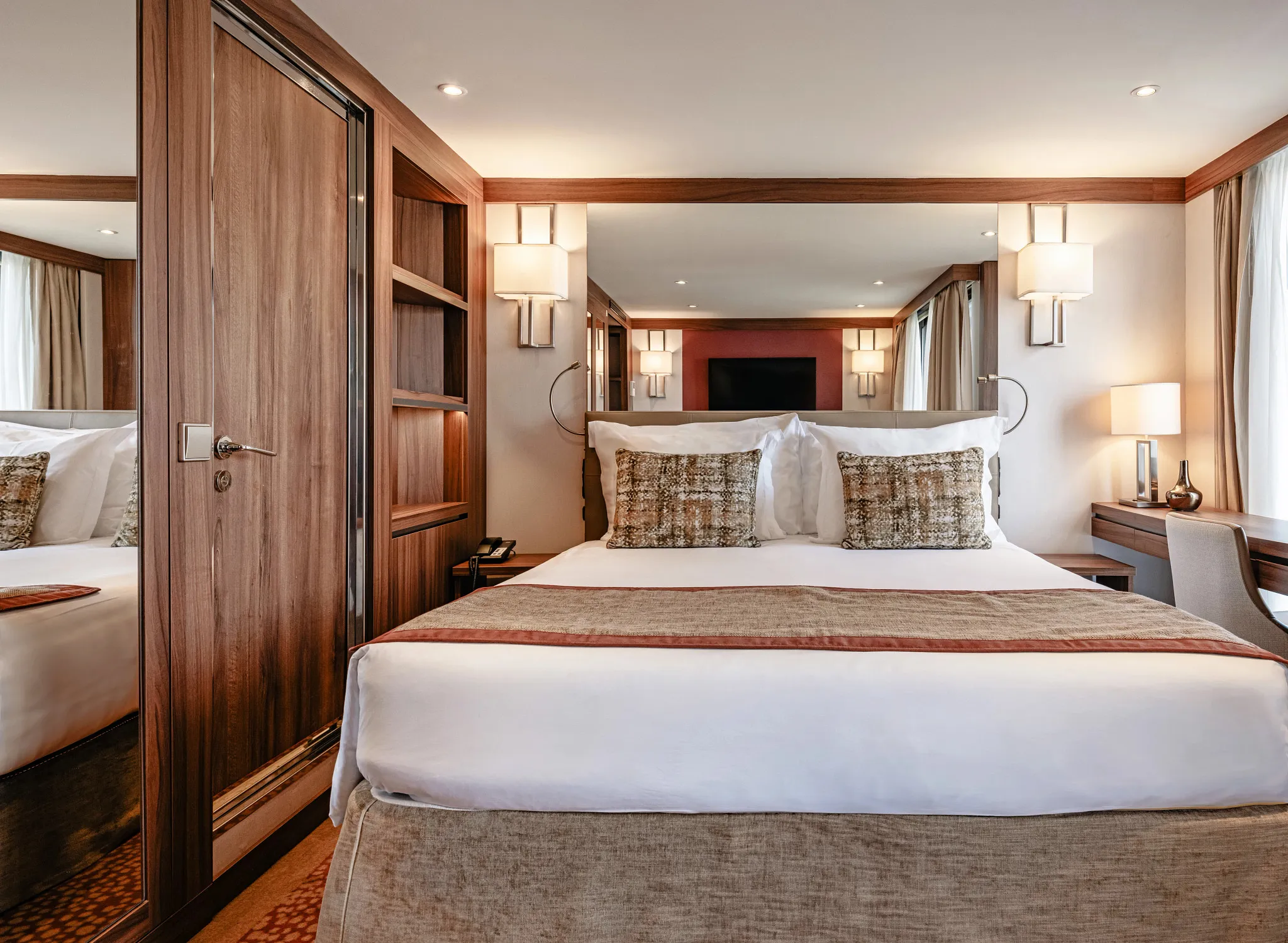 Cruise ship details and amenities