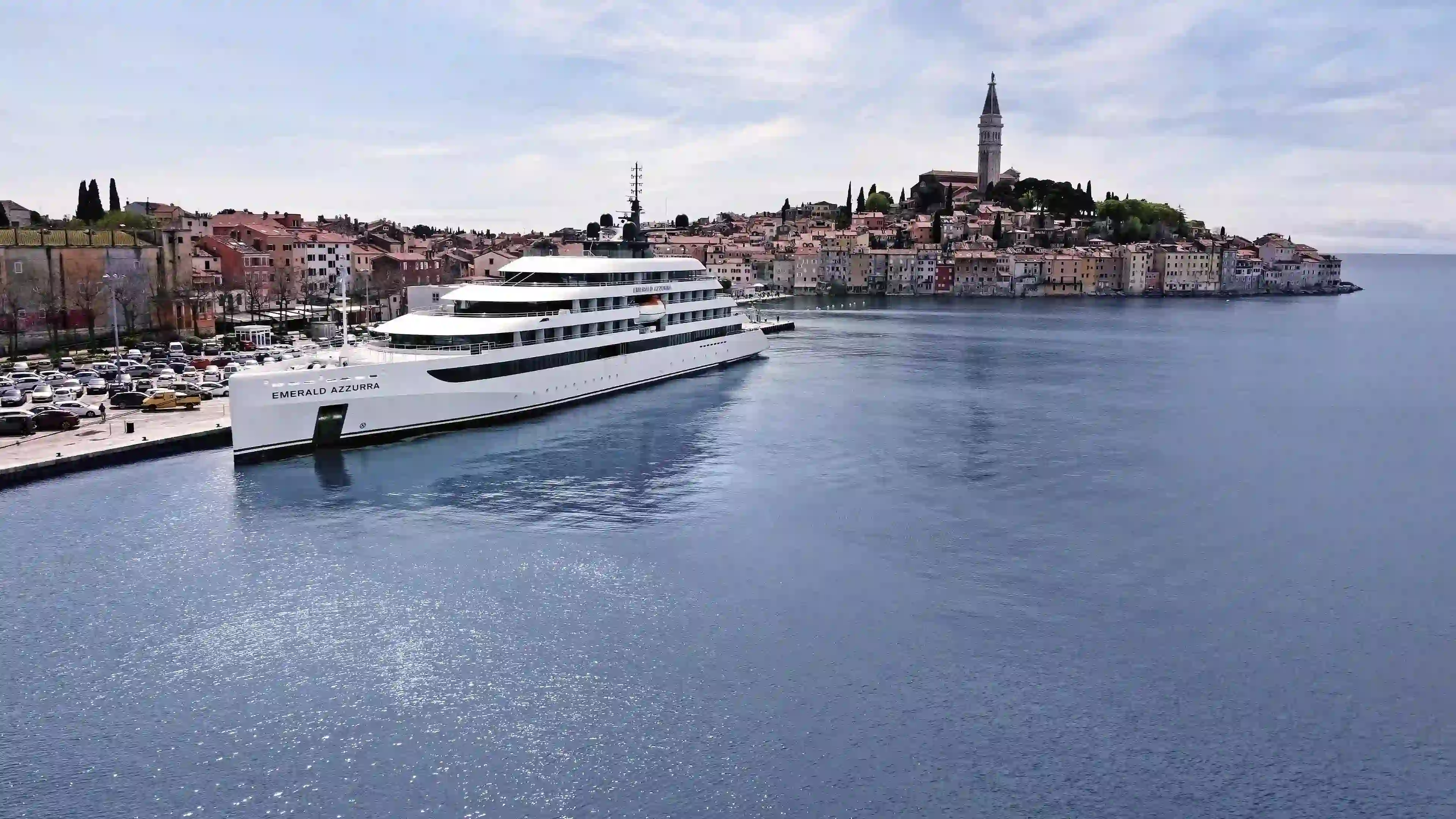 Emerald Yachts onboard dining and luxury amenities