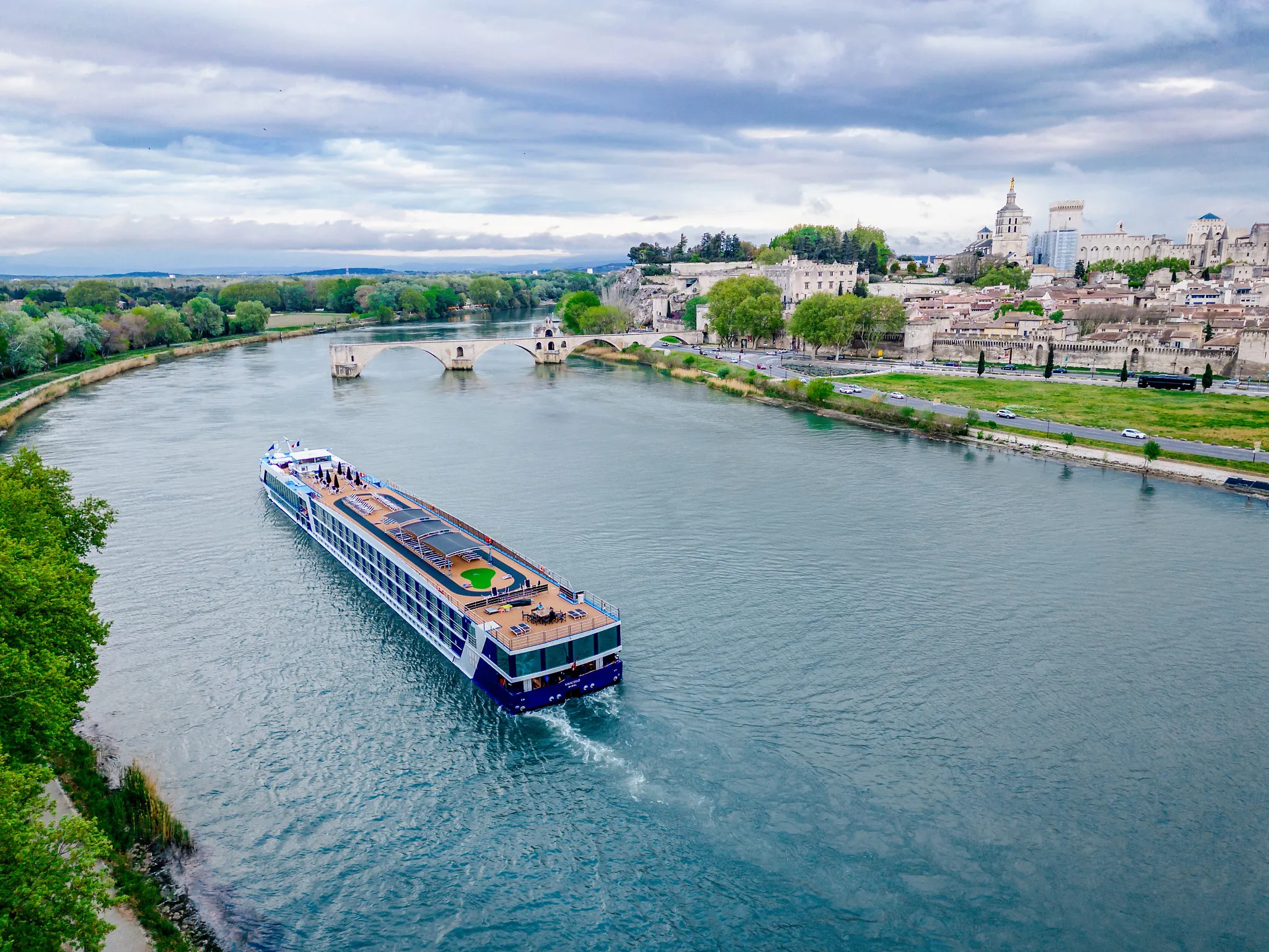 Cruise ship details and amenities