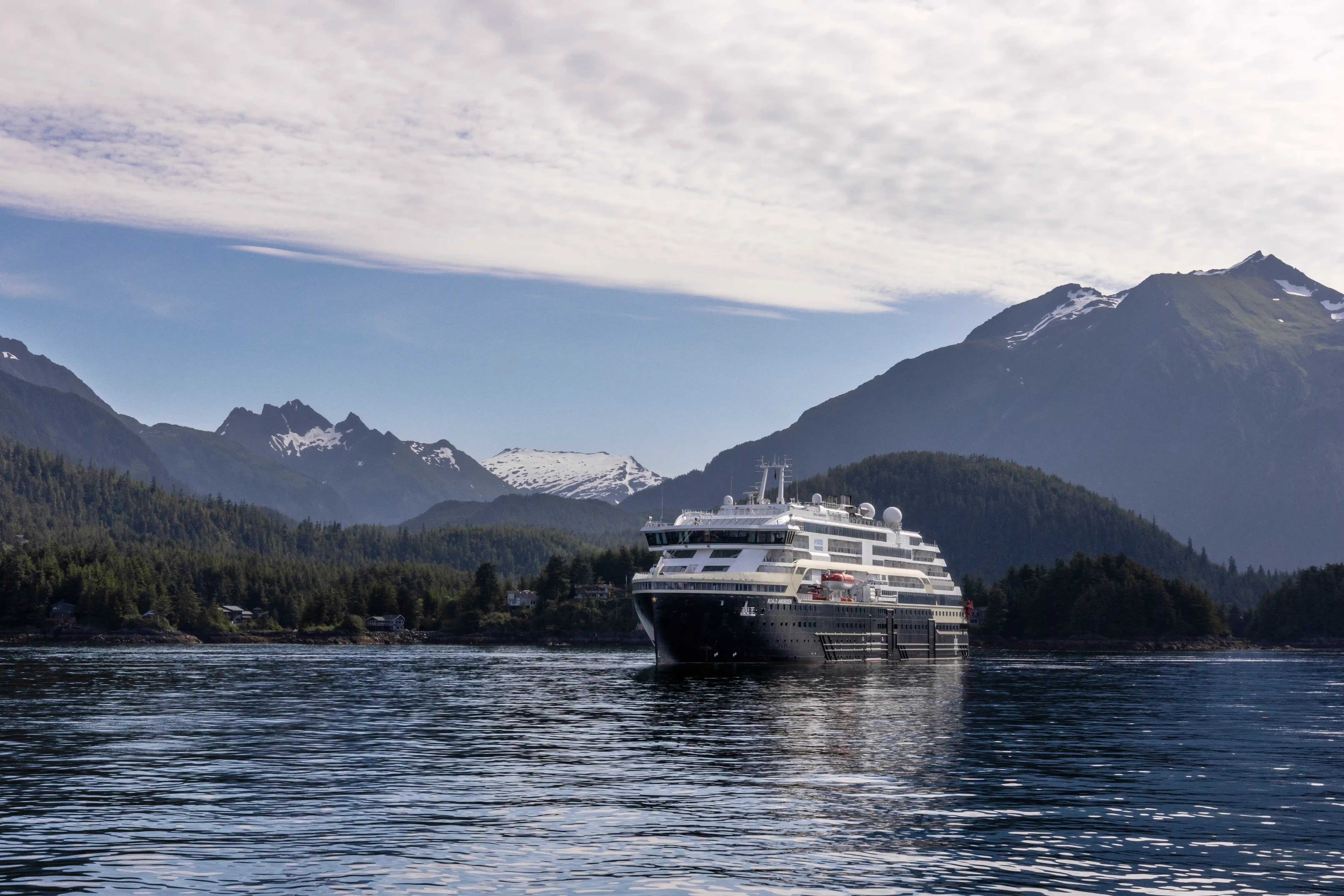 HX hybrid expedition ship in polar regions