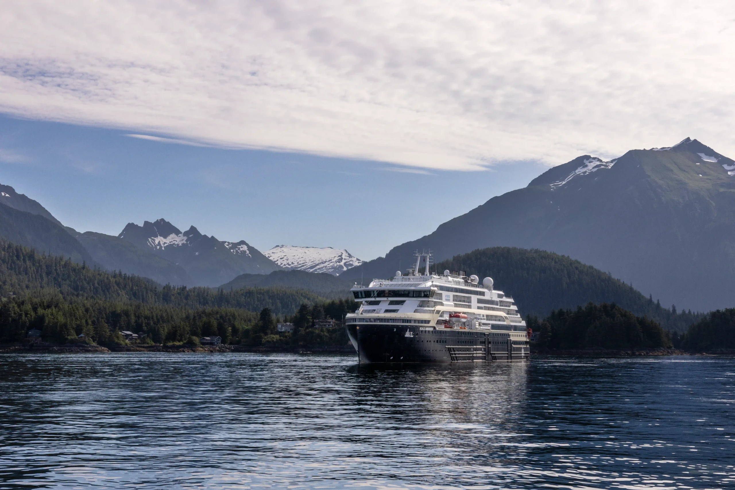 HX hybrid expedition ship in polar regions