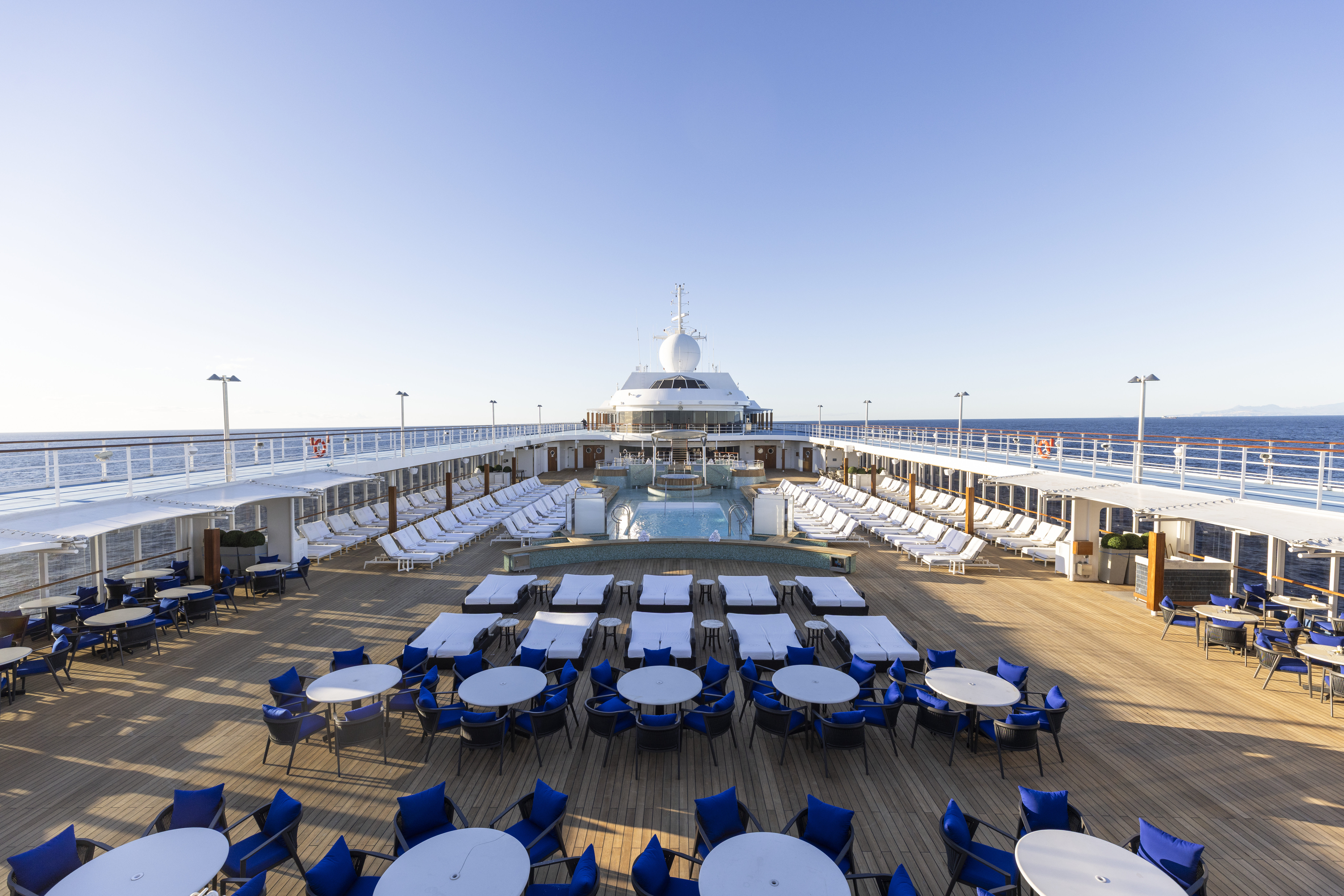 Cunard Queen Mary 2 (Classic Ocean Liner)