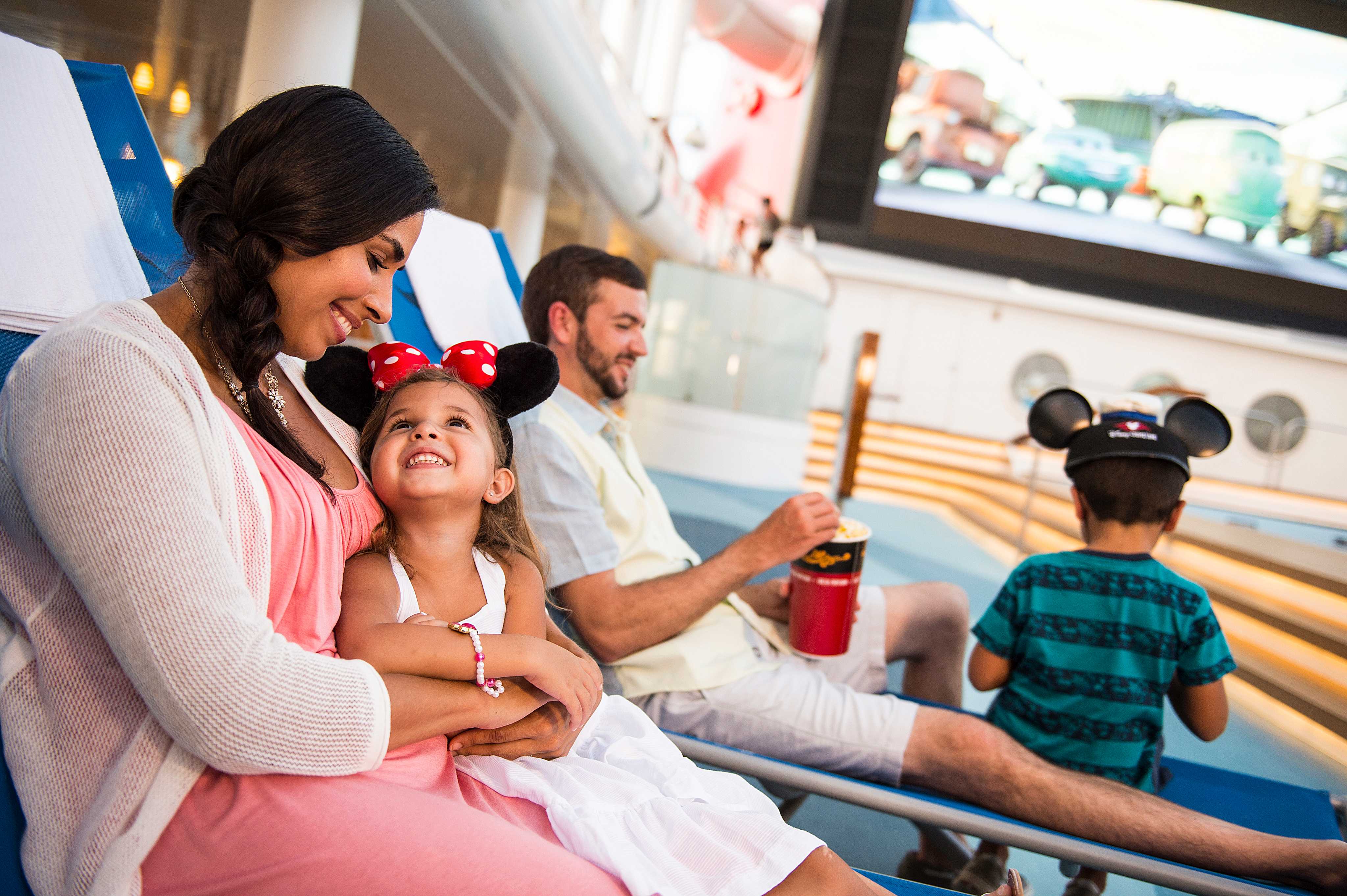 Multi-generational family dining onboard
