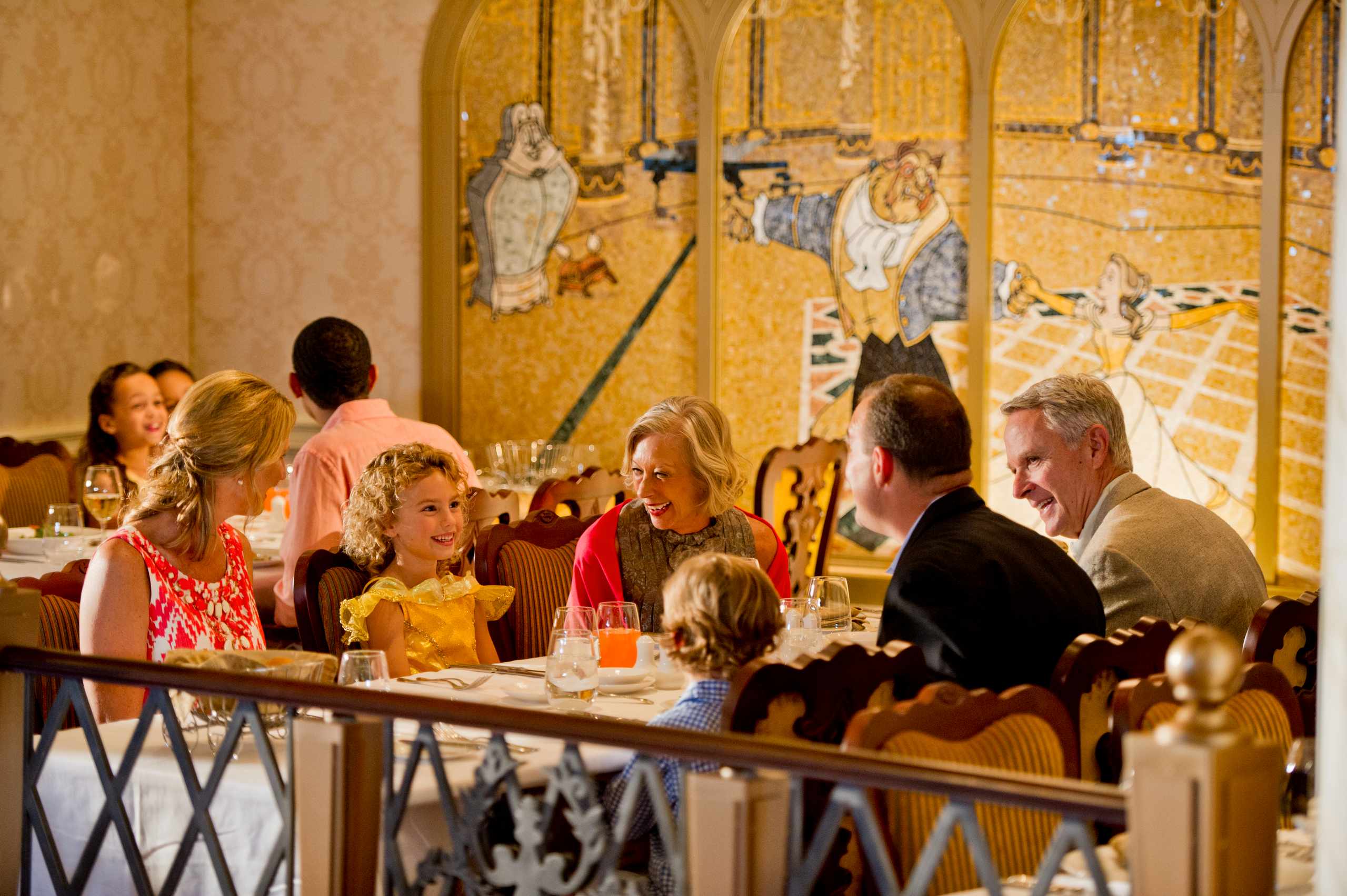 Multigenerational family enjoying Disney Cruise rotational dining