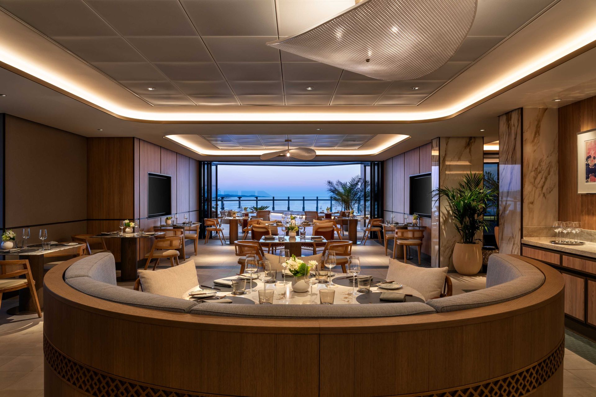 AmaDahlia Luxury Feature