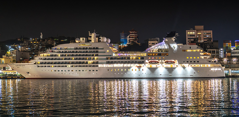 Experienced Luxury Voyagers