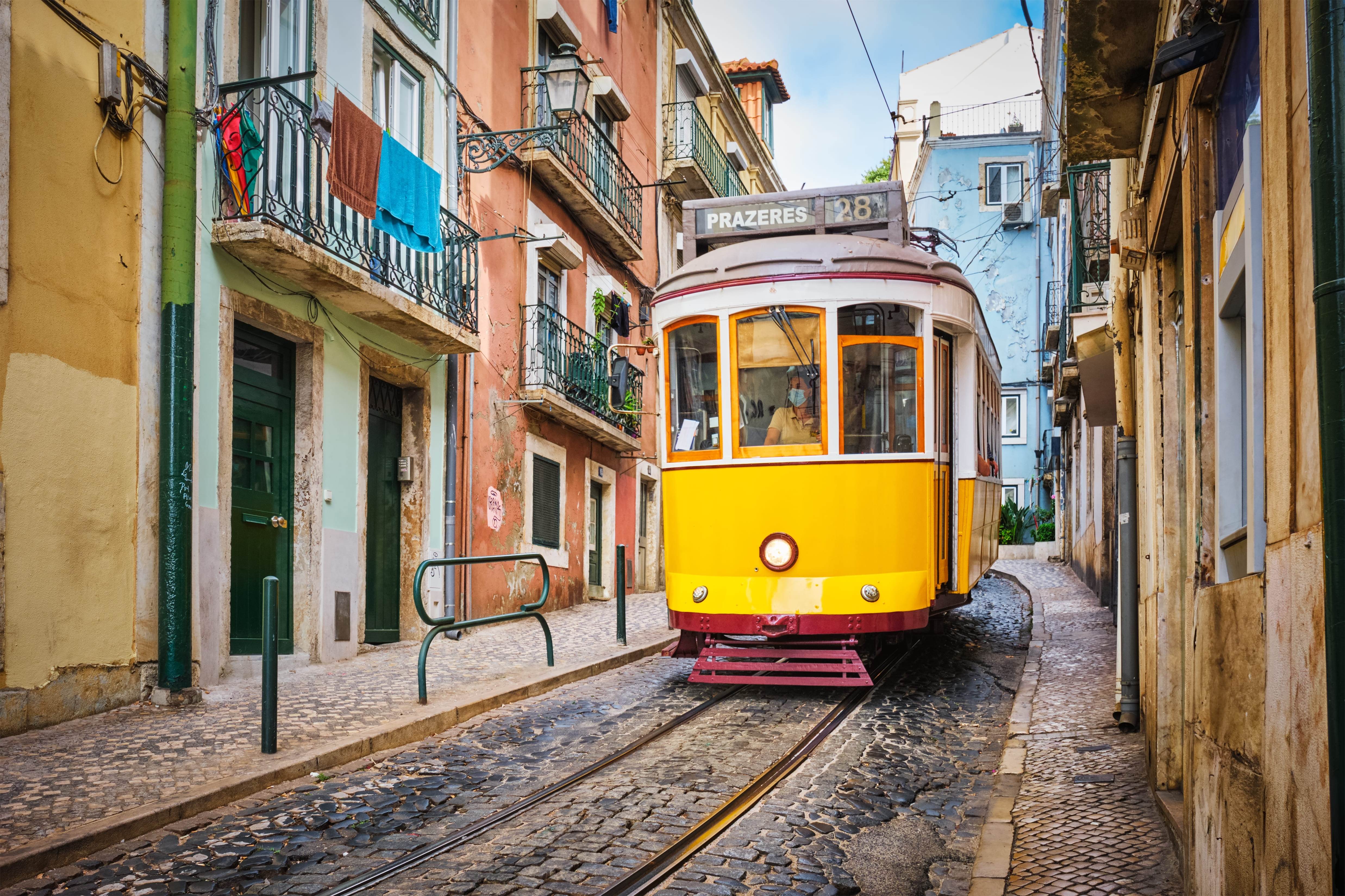 Women's journey to Lisbon · Douro Valley · Porto